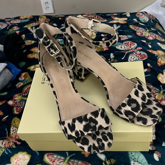 Old Navy Shoes - Old Navy Animal print Heels size 10